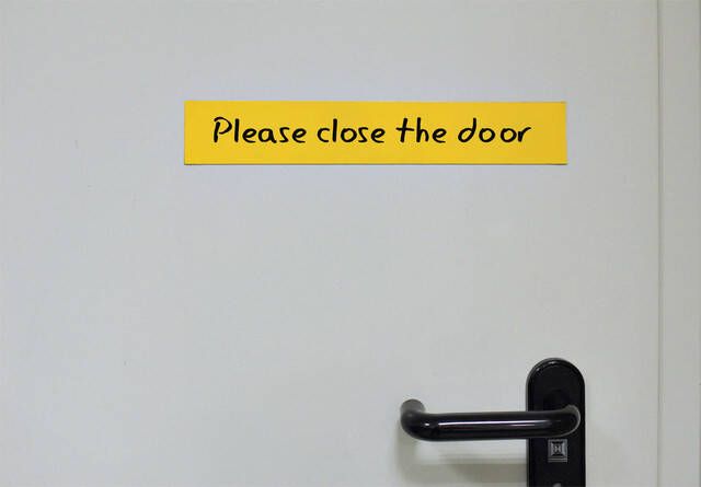 Maul magnetisch etiketband beschrijf- en wisbaar 10mtx30mm geel - Foto 2