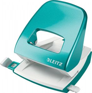 Leitz WOW perforator 30 blad ijsblauw op blister