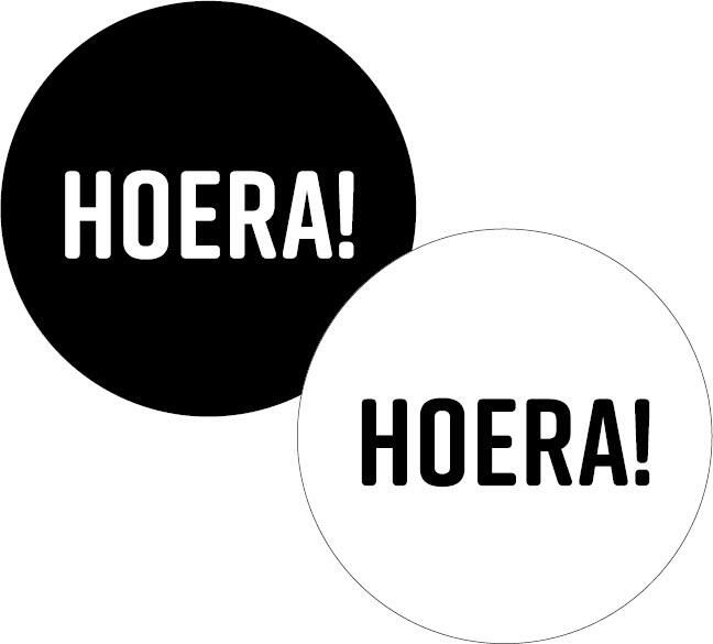 Merkloos KP etiket "Hoera!" diameter 40 mm 2 varianten rol van 250 stuks