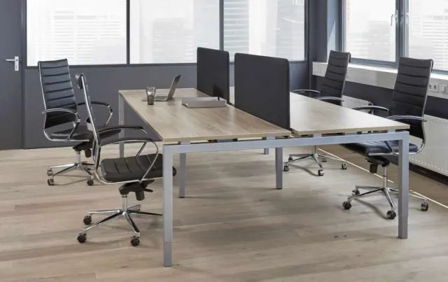 ABC Kantoormeubelen Hoogte verstelbare Bench werkplek Kubus breed 240CM bladkleur Kersen framekleur Zwart (RAL9005) aantal werkplekken 4 Zwart (RAL9005)/Kersen