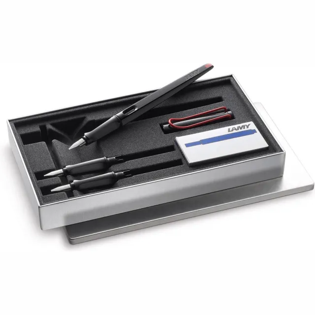 Lamy Joy Black Kalligrafie Vulpen Set – Mooischrijfpennen met 3 verschillende nibs (1,1/1,5/1,9 mm) – Vulpen met bandzugpenpunt en ergonomisch handvat – inclusief 5 Tintenpatronen T 10 blauw Zwart