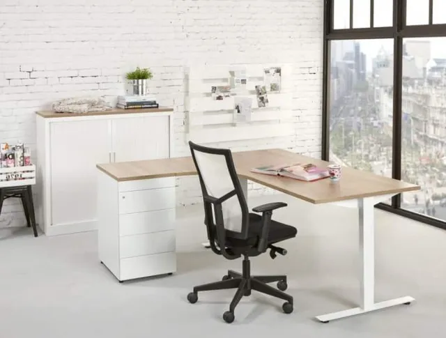 ABC Kantoormeubelen Ergonomisch t-poot wingbureau Design Teez breed 180CM diep 120CM bladkleur Robson Eiken framekleur Aluminium (RAL9006) wingzijde Rechts Aluminium (RAL9006)/Robson Eiken