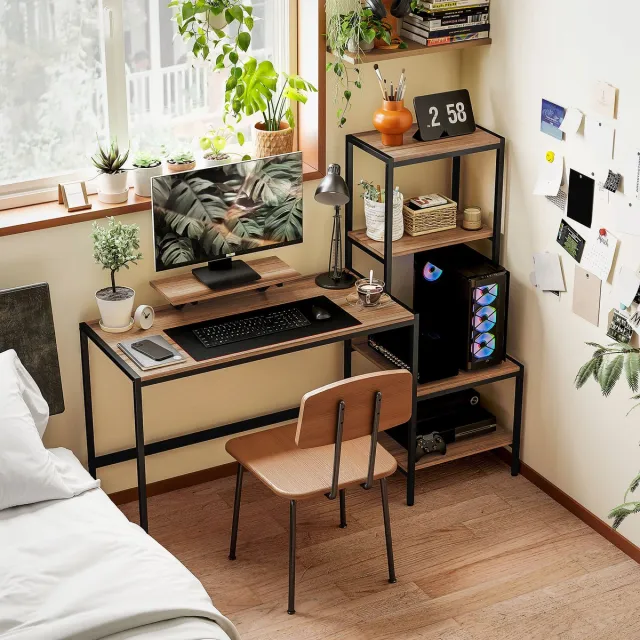 OKWISH Bureau - Computertafel met Monitorstandaard en Omkeerbaar 4-Laags Opbergrek - Thuiswerkplek - Bruin Spaanplaat - 150x48x125 cm