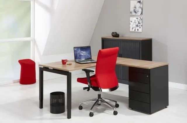 ABC Kantoormeubelen 4-Poots hoekbureau met ladenblok Kubus 180 x160cm Ladeblok 3 lades met pennenlade bladkleur Ahorn framekleur Aluminium (RAL9006) hoek Rechts Aluminium (RAL9006)/Ahorn