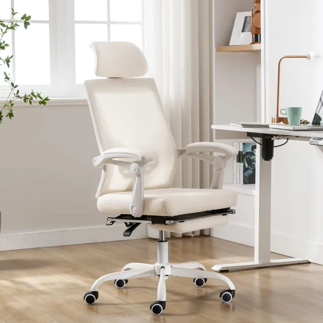 UEV Ergonomische bureaustoel, bureaustoel met wielen en armleuningen, verstelbare hoogte en hoofdsteun, voetensteun, draagvermogen 136 kg, gemaakt van ademend gaas, beige